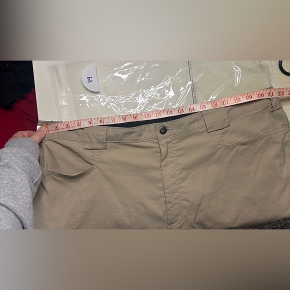 Duluth Trading Co Tan Shorts Mens Size 2X Flex Dry On The Fly Work Wear - Picture 3 of 6